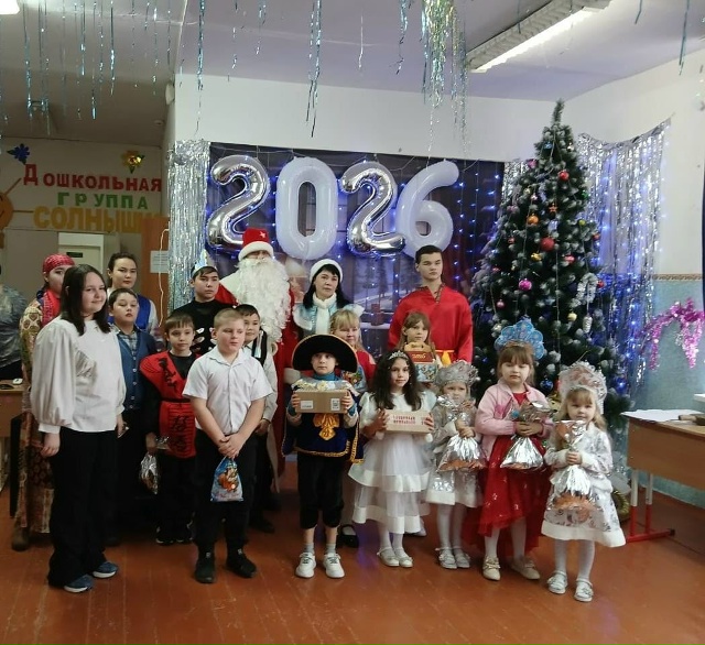Шумно и весело прошла Новогодняя Ёлка в начальной школе